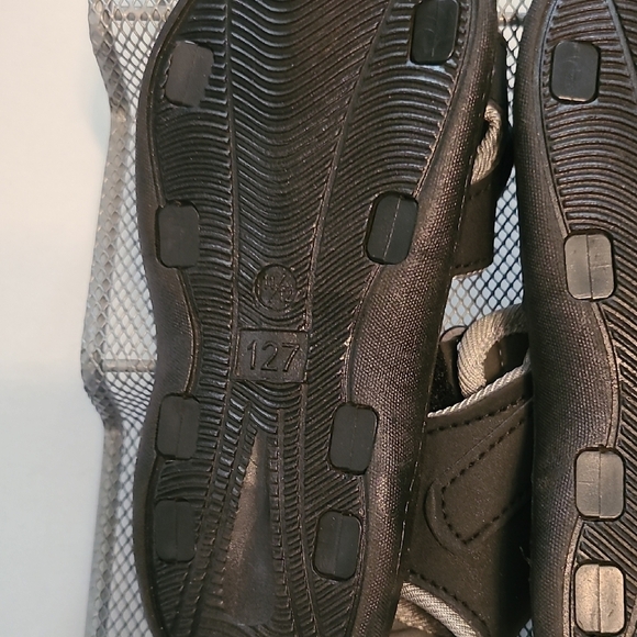 Kids Black and Gray Sandals Size 11/12 EUC Easy Open And Close Straps - Picture 10 of 10